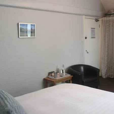 Hazeldene - With Free Offsite Health Club ゲストハウス ボウネス＝オン＝ウィンダミア