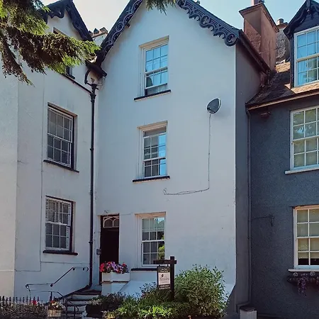 ゲストハウス Hazeldene - With Free Offsite Health Club ボウネス＝オン＝ウィンダミア