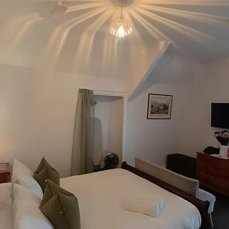 Hazeldene - With Free Offsite Health Club 4*