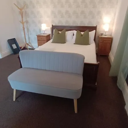 Hazeldene - With Free Offsite Health Club